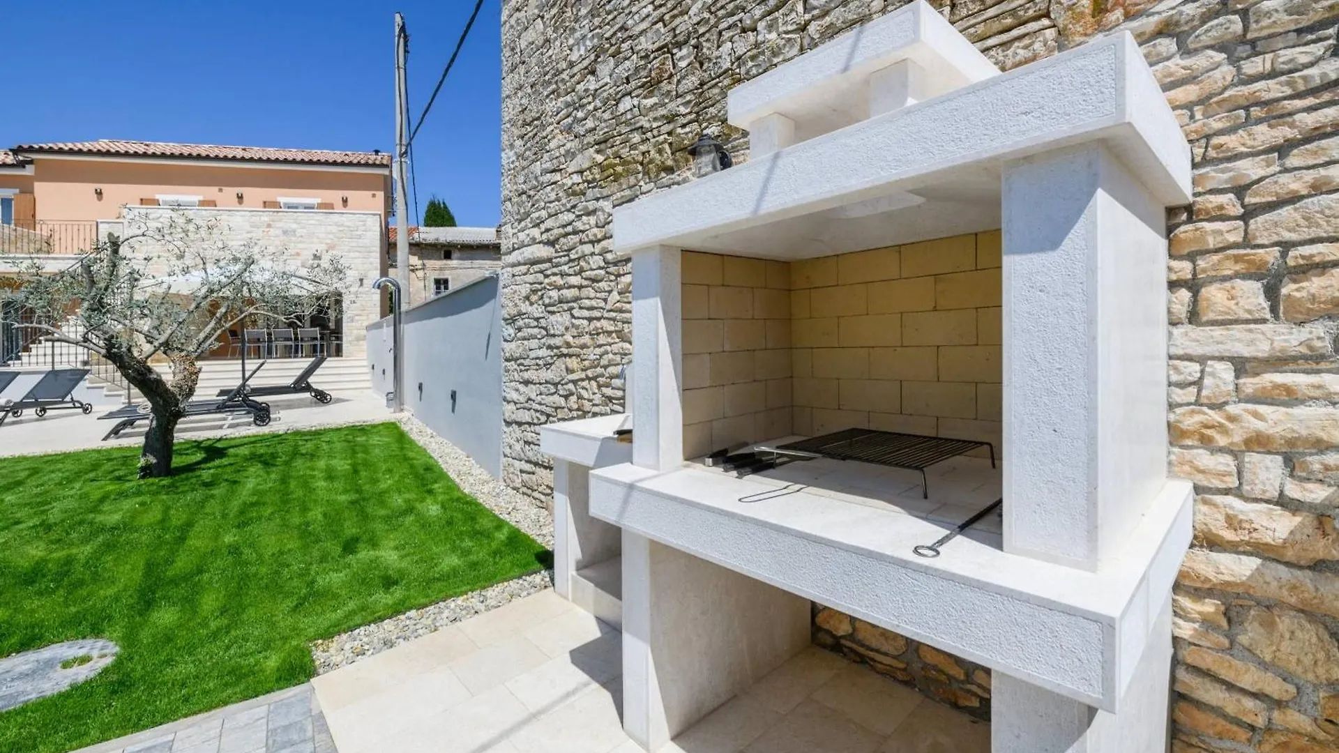 Villa Grande, Klimatisiert Und Mit Pool In Juršići 0*,